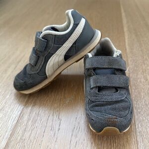 Toddler Pumas Size 10